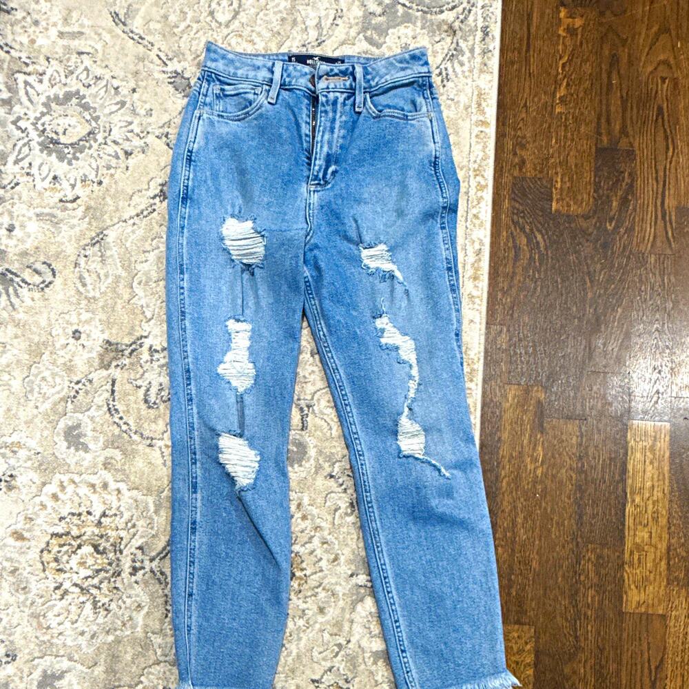 Hollister Women’s Curvy Mom Jeans Blue Light Wash Distressed High Rise Stretch